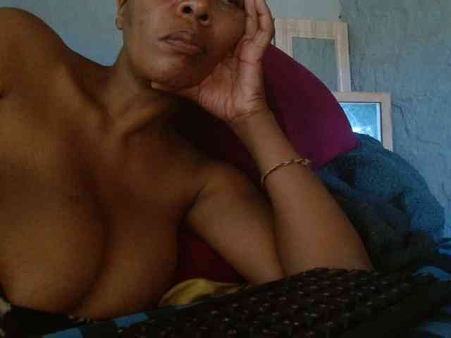 diamondboobs44dddx webcam