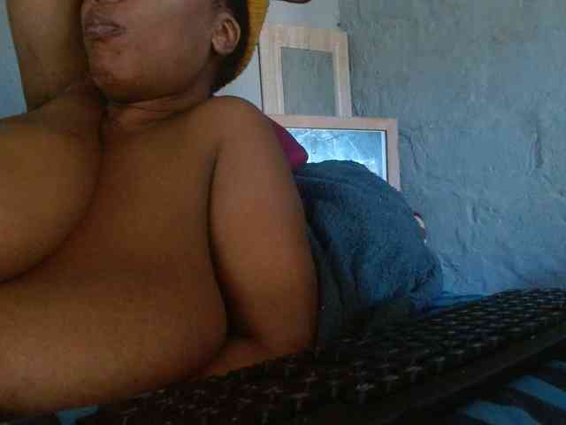 diamondboobs44dddx webcam