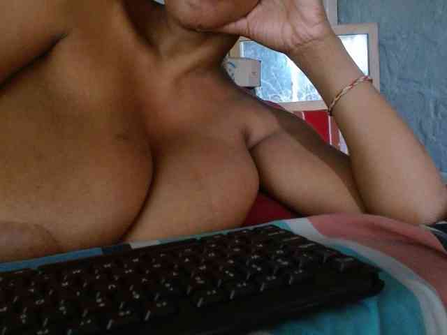 diamondboobs44dddx webcam