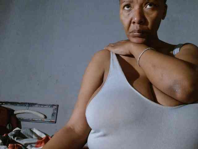 diamondboobs44dddx webcam