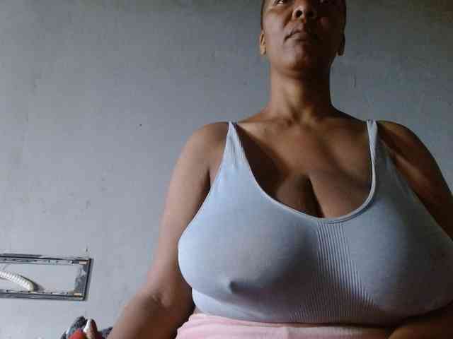 diamondboobs44dddx webcam
