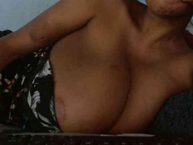 diamondboobs44dddx webcam