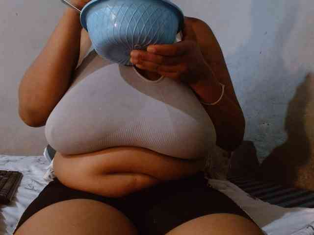 diamondboobs44dddx webcam