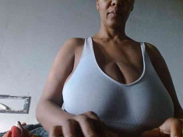 diamondboobs44dddx webcam