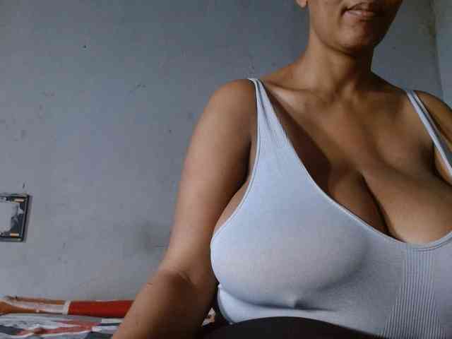 diamondboobs44dddx webcam
