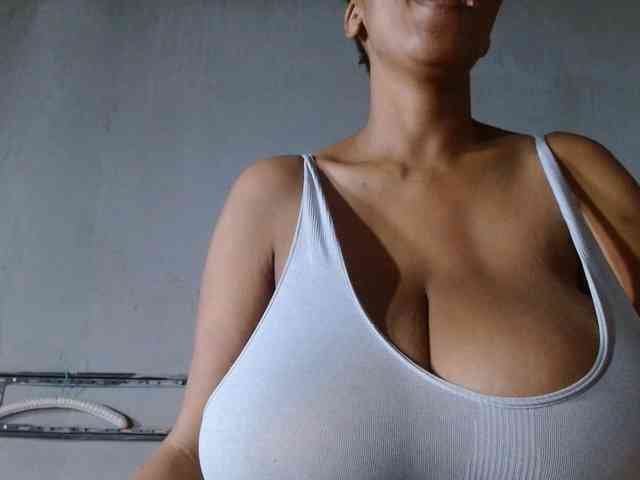 diamondboobs44dddx webcam