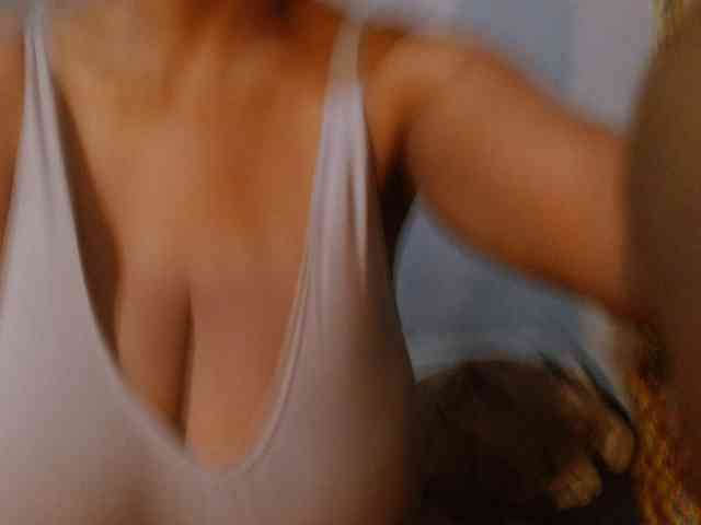 diamondboobs44dddx webcam