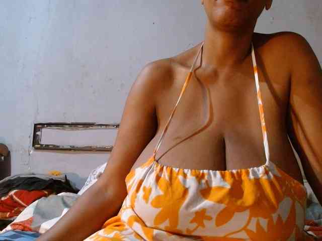 diamondboobs44dddx webcam
