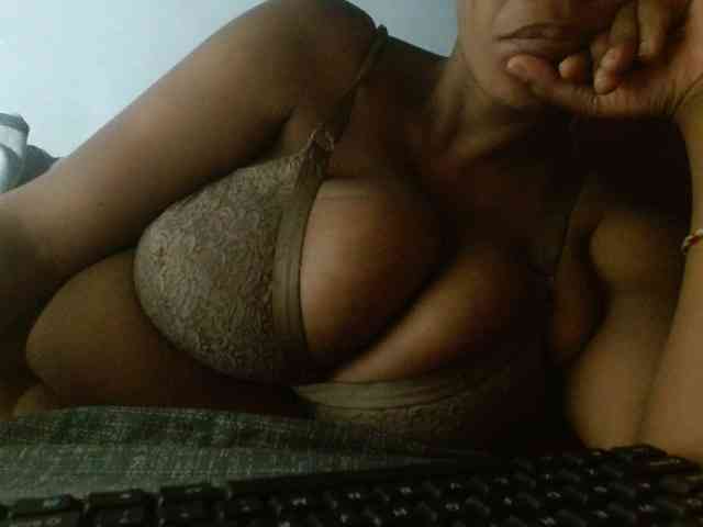 diamondboobs44dddx webcam