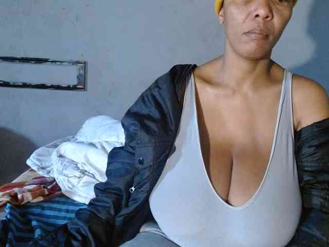 diamondboobs44dddx webcam