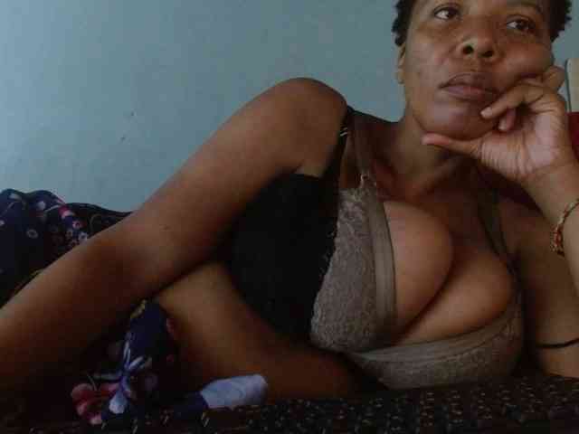 diamondboobs44dddx webcam