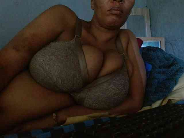 diamondboobs44dddx webcam