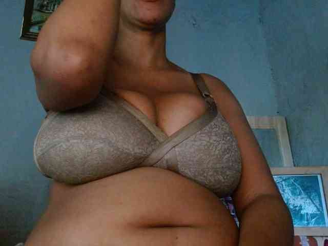 diamondboobs44dddx webcam