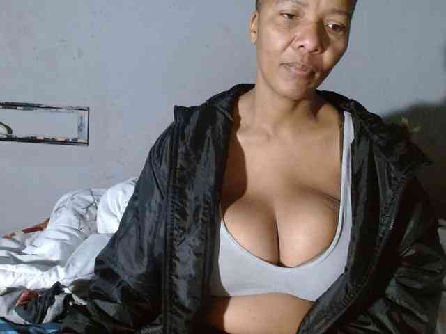 diamondboobs44dddx webcam