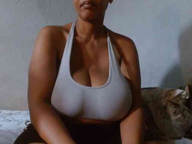 diamondboobs44dddx webcam