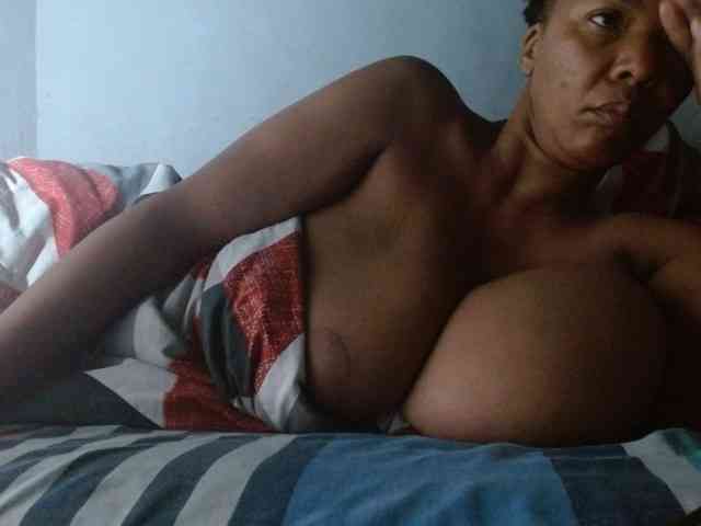 diamondboobs44dddx webcam