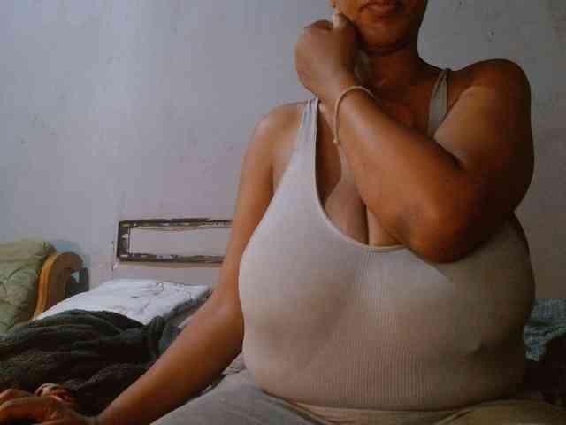 diamondboobs44dddx webcam