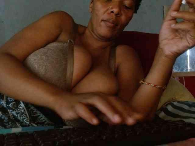 diamondboobs44dddx webcam