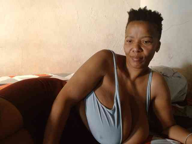 diamondboobs44dddx webcam