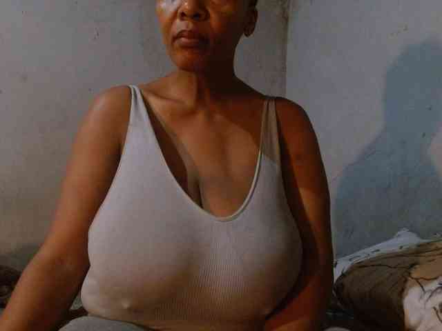 diamondboobs44dddx webcam
