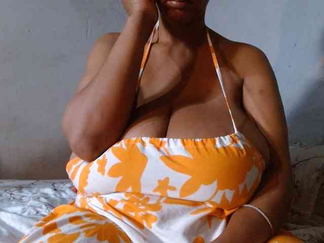diamondboobs44dddx webcam