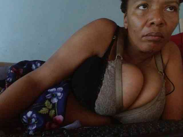 diamondboobs44dddx webcam