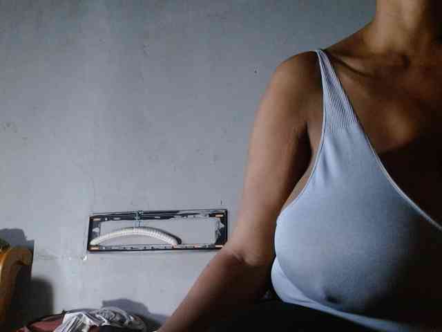 diamondboobs44dddx webcam