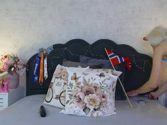 JeniferS — live female cam