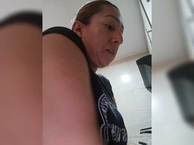 Profile and Statistics for chrystal85 on BongaCams