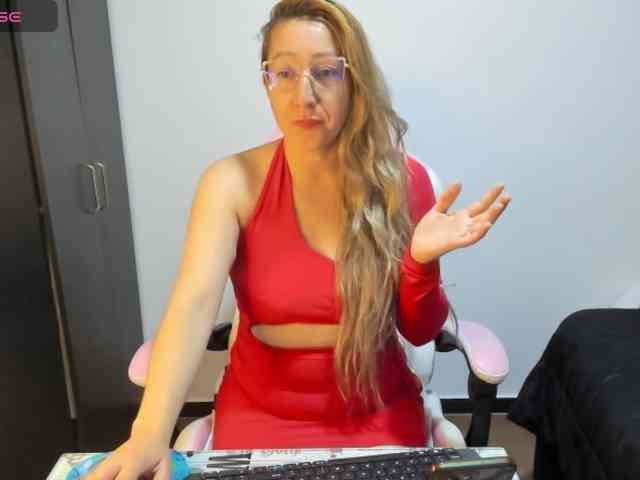 chrystal85 Live Webcam on BongaCams