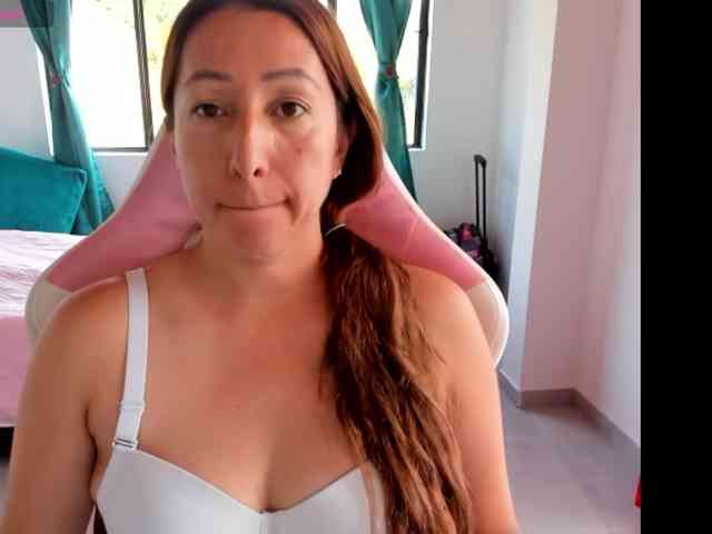 chrystal85 Live Webcam on BongaCams