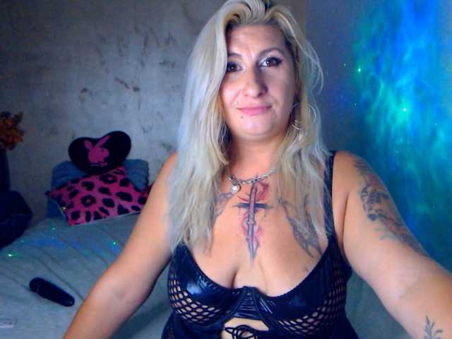 LilithGreen live cam on BongaCams