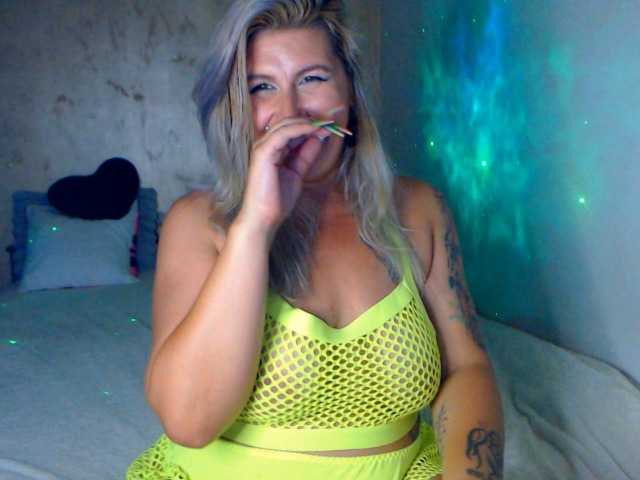 LilithGreen live webcam show