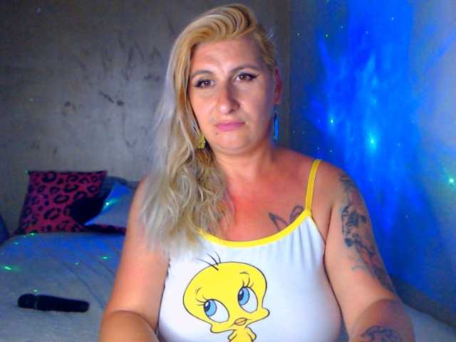 LilithGreen live cam
