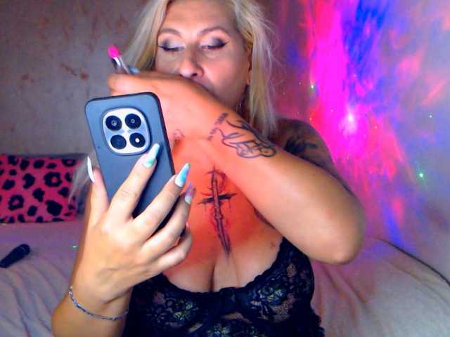 LilithGreen live cam on BongaCams