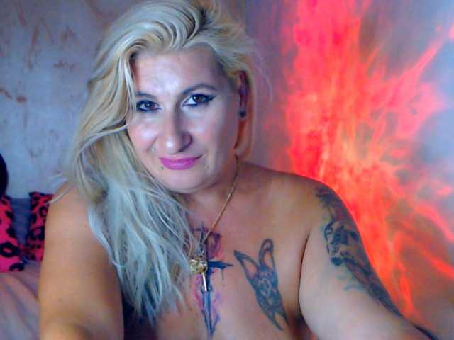 LilithGreen live cam on BongaCams