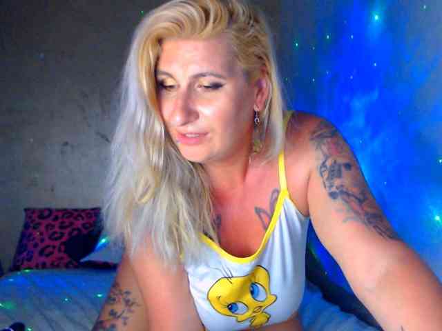 LilithGreen webcam
