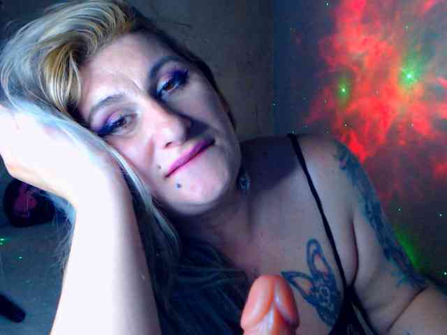 LilithGreen webcam