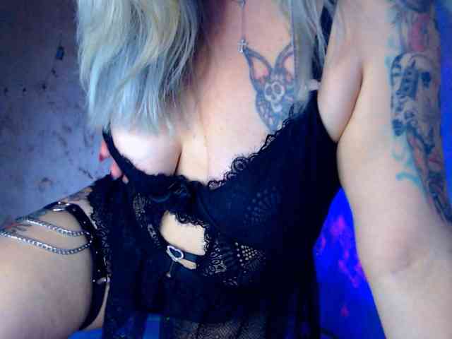 LilithGreen webcam