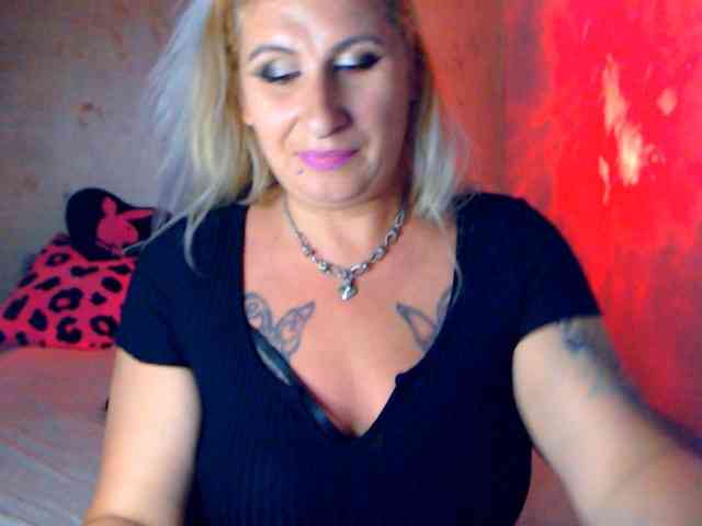 LilithGreen webcam