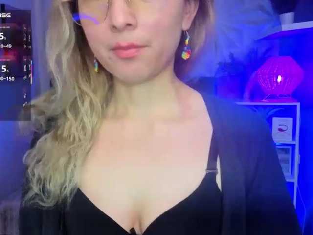 EvelynnMiller live cam on BongaCams