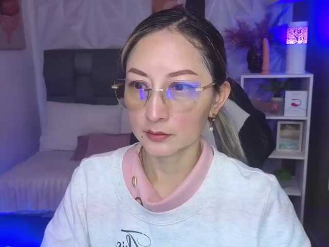 EvelynnMiller live cam on BongaCams