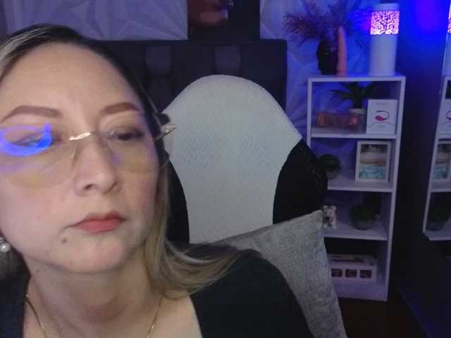 EvelynnMiller live cam on BongaCams