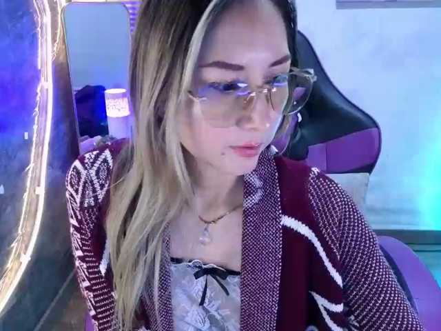 EvelynnMiller live cam on BongaCams