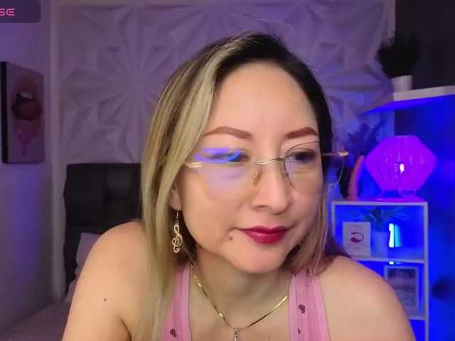 EvelynnMiller live cam on BongaCams