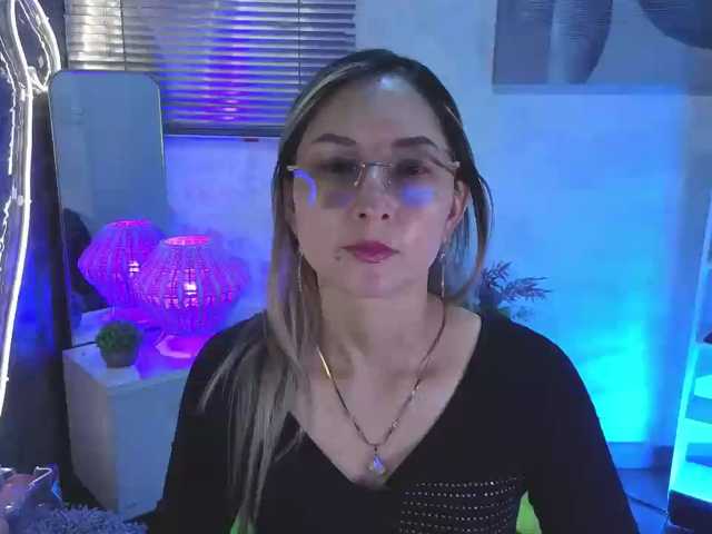 EvelynnMiller live cam on BongaCams