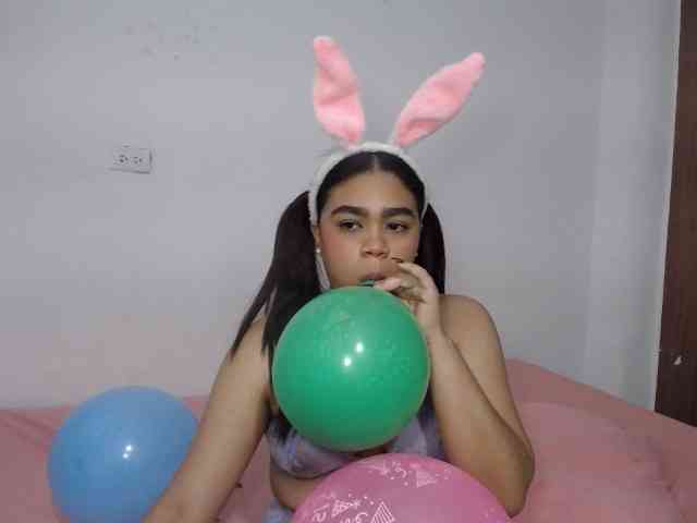 2moonsfulloflove's webcam live show