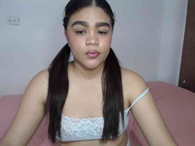 2moonsfulloflove Live Webcam on BongaCams