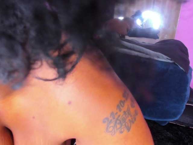 BiigAsshot — live female cam