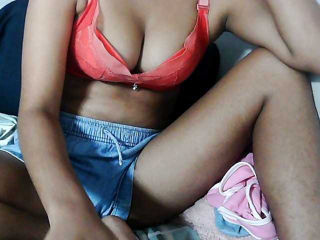 Sarah-myah2 live cam on BongaCams